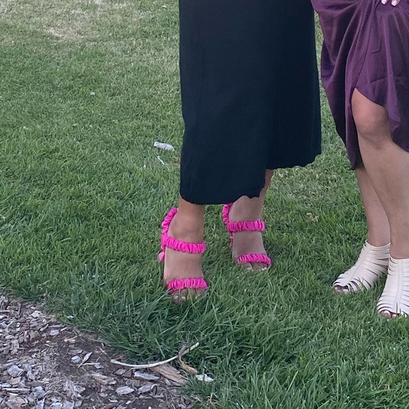 Revolve Raye Kia Heels in HOT PINK Satin Scrunchie Size 8.5 - Picture 9 of 10